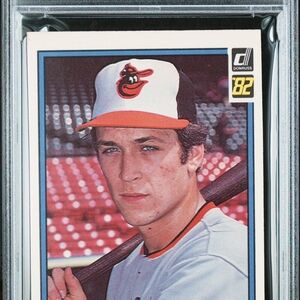 Donruss 1982 Baseball Trading Card - Red and Black